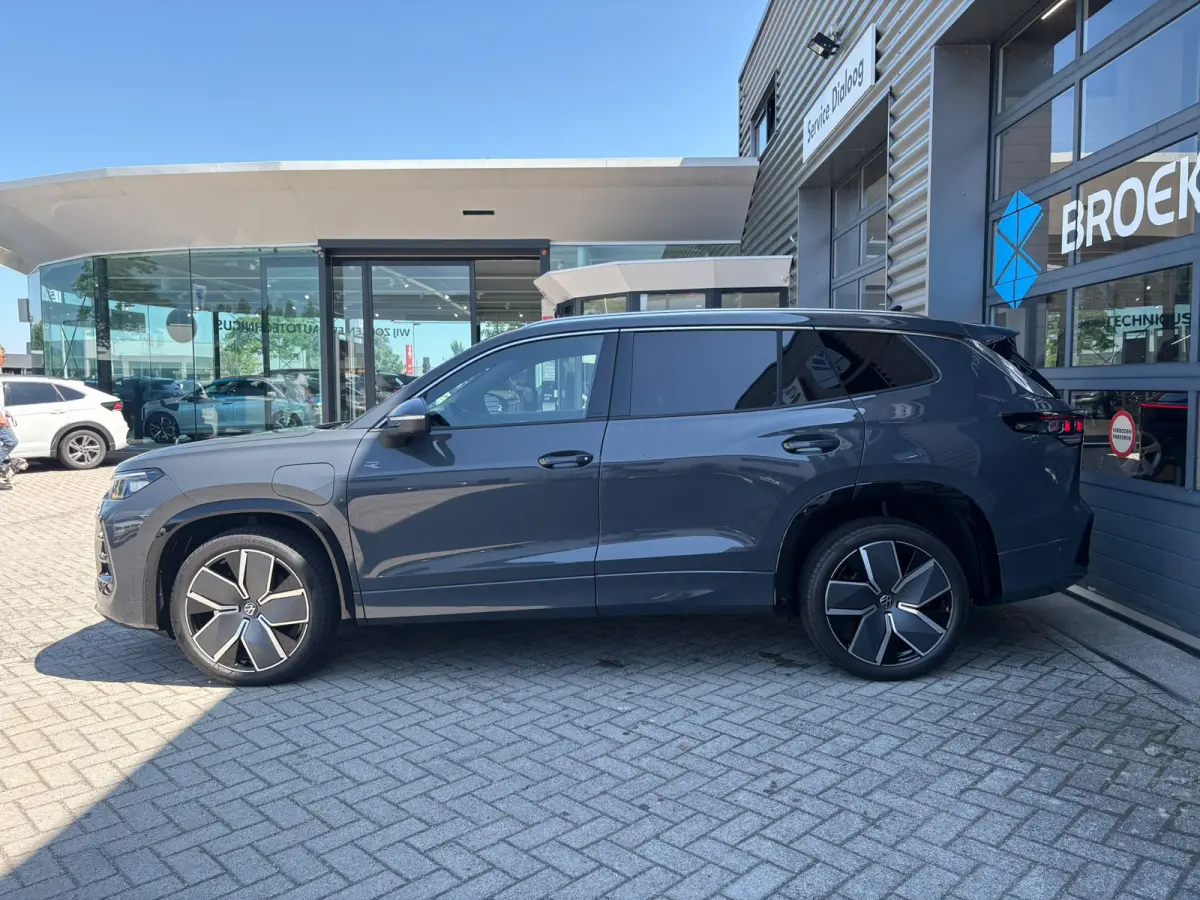 R-Line Edition | 'App-Connect' draadloze smartphone integratie | Automatische afstandsregeling (Adaptive Cruise Control) | Black Style Pakket