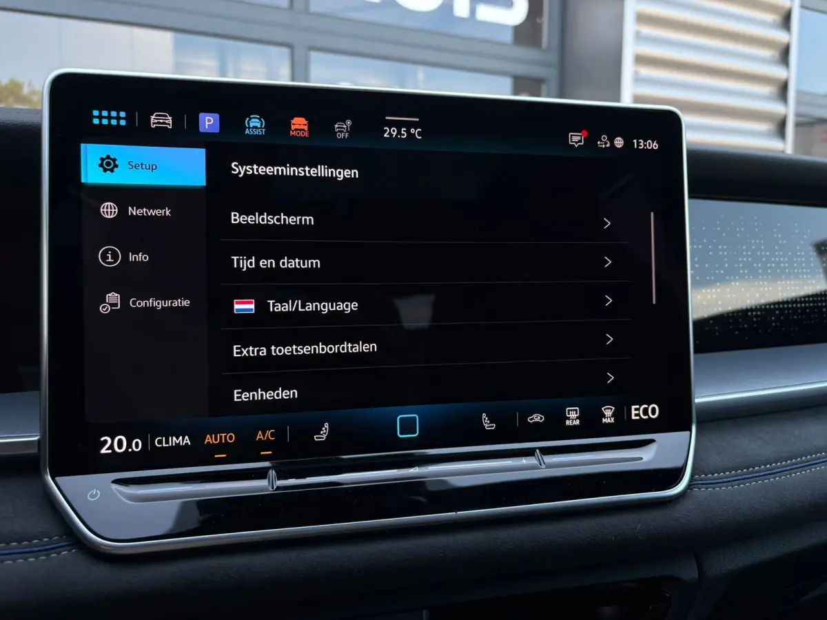 R-Line Edition | 'App-Connect' draadloze smartphone integratie | Automatische afstandsregeling (Adaptive Cruise Control) | Black Style Pakket