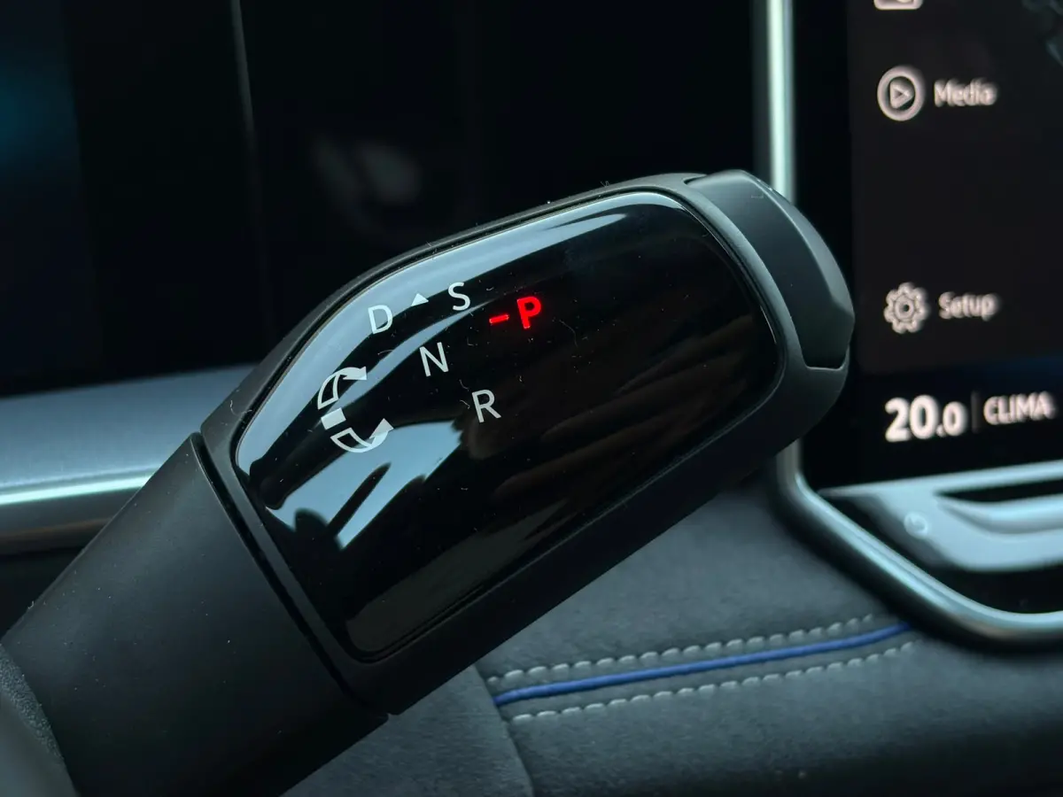 R-Line Edition | 'App-Connect' draadloze smartphone integratie | Automatische afstandsregeling (Adaptive Cruise Control) | Black Style Pakket