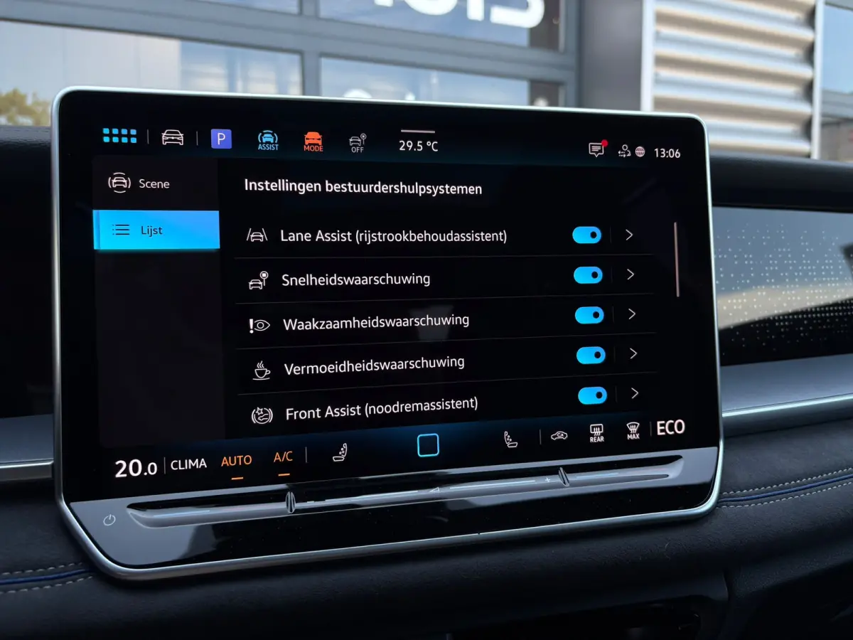 R-Line Edition | 'App-Connect' draadloze smartphone integratie | Automatische afstandsregeling (Adaptive Cruise Control) | Black Style Pakket