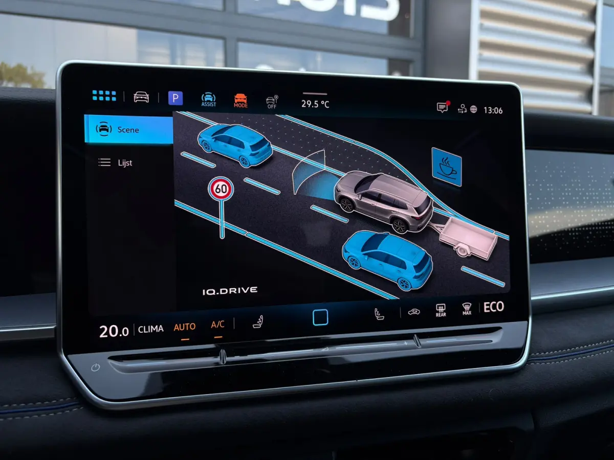 R-Line Edition | 'App-Connect' draadloze smartphone integratie | Automatische afstandsregeling (Adaptive Cruise Control) | Black Style Pakket