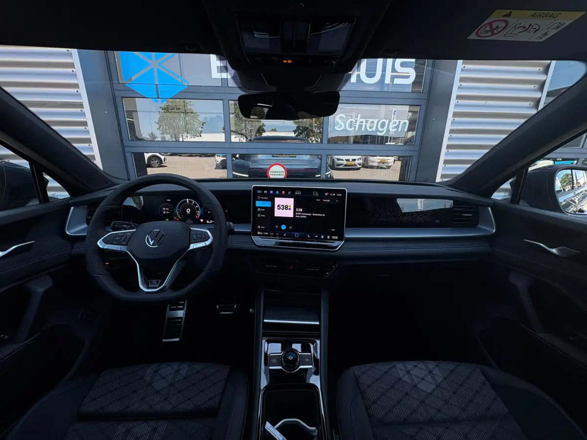 R-Line Edition | 'App-Connect' draadloze smartphone integratie | Automatische afstandsregeling (Adaptive Cruise Control) | Black Style Pakket