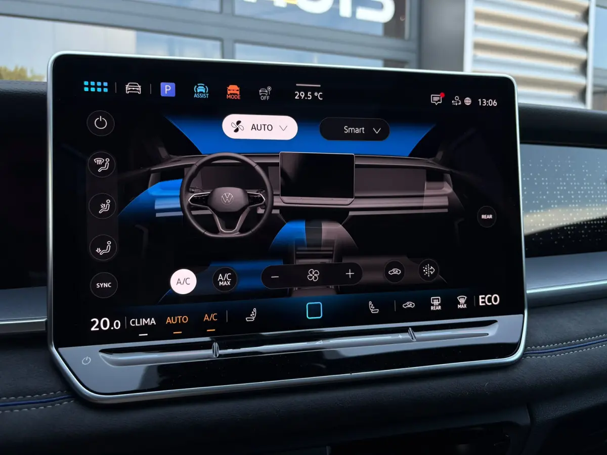 R-Line Edition | 'App-Connect' draadloze smartphone integratie | Automatische afstandsregeling (Adaptive Cruise Control) | Black Style Pakket