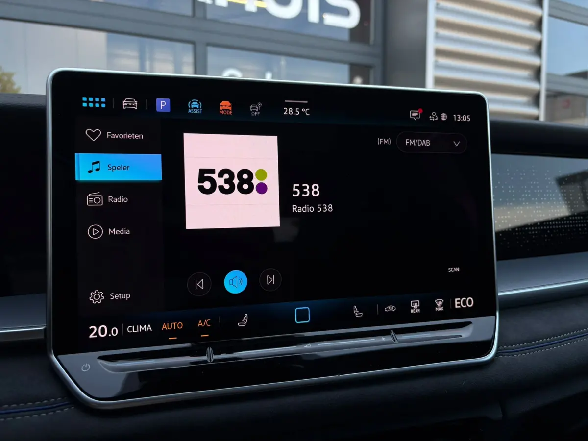 R-Line Edition | 'App-Connect' draadloze smartphone integratie | Automatische afstandsregeling (Adaptive Cruise Control) | Black Style Pakket