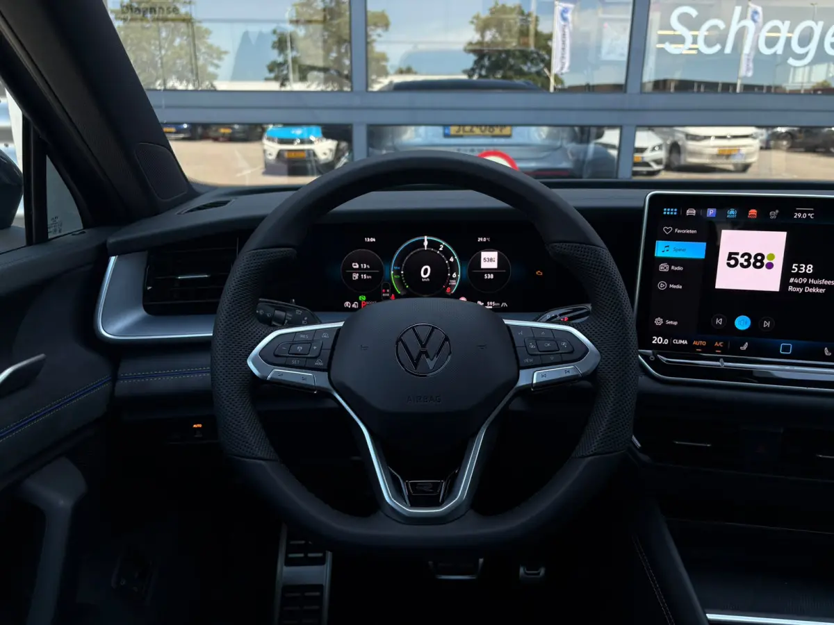 R-Line Edition | 'App-Connect' draadloze smartphone integratie | Automatische afstandsregeling (Adaptive Cruise Control) | Black Style Pakket