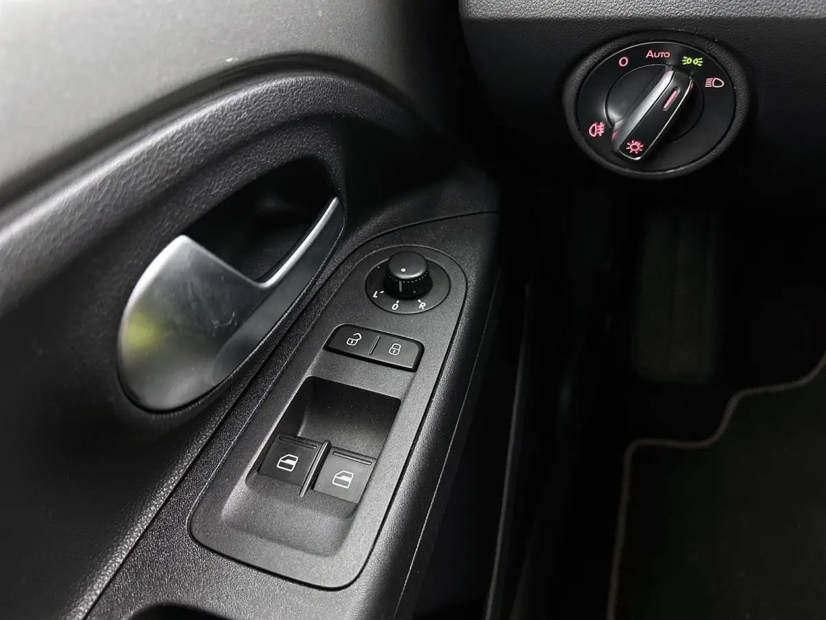 82 PK | SoH 82% | Automaat | Stoelverwarming | Voorruitverwarming | Climate Control | Lichtmetalen Velgen |