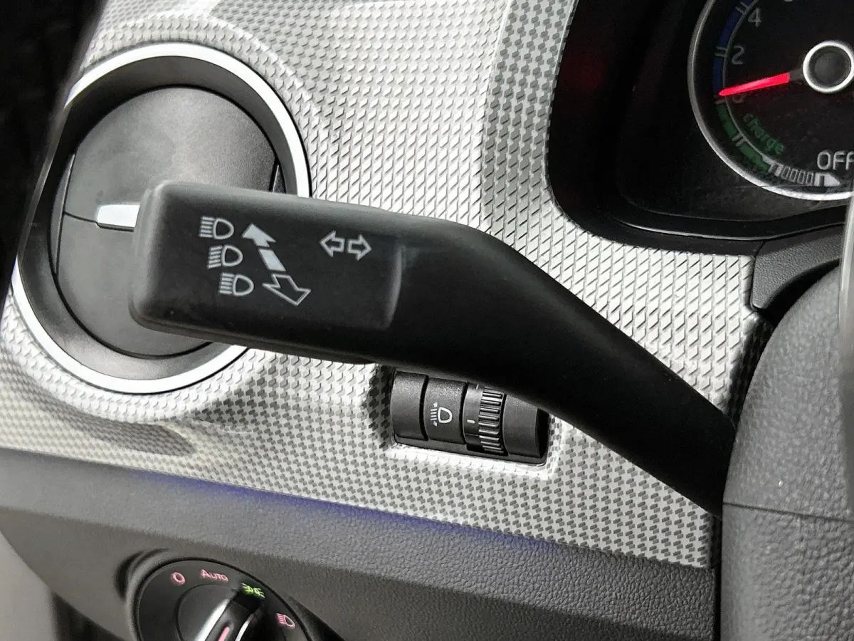 82 PK | SoH 82% | Automaat | Stoelverwarming | Voorruitverwarming | Climate Control | Lichtmetalen Velgen |