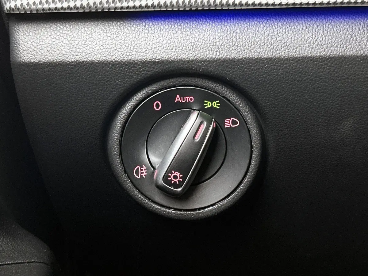 82 PK | SoH 82% | Automaat | Stoelverwarming | Voorruitverwarming | Climate Control | Lichtmetalen Velgen |