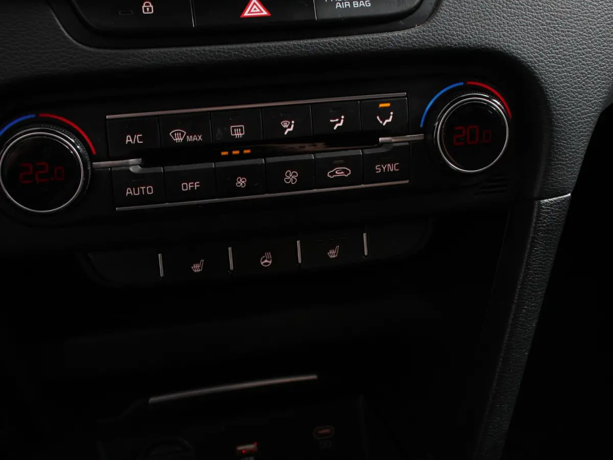 1.0 T-GDi Prestige Navigatie Apple Carplay/Android Auto Climate Control Cruise Control Camera Lichtmetalen velgen Extra getint glas Climate Control