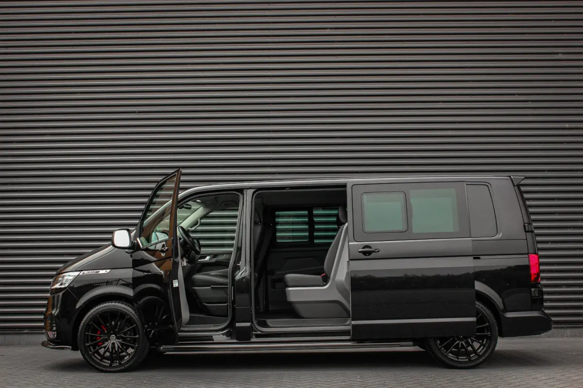 2.0 TDI L2H1 150PK BULLI DC DUBBEL CABINE / JB-EDITION / FULL OPTIONS / LEDER BEKLEDING / FULL BLACK /APPLE