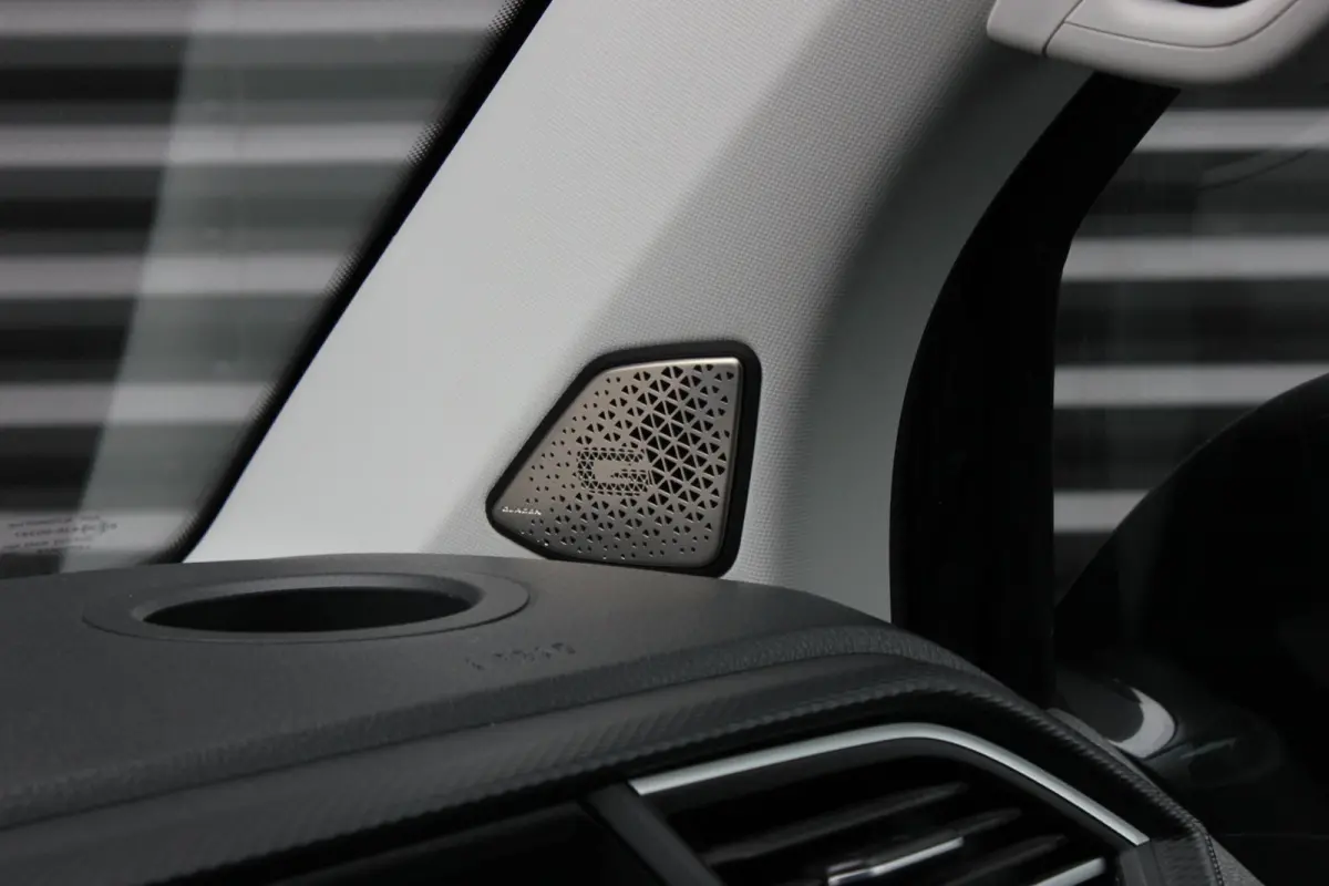 2.0 TDI L2H1 150PK BULLI DC DUBBEL CABINE / JB-EDITION / FULL OPTIONS / LEDER BEKLEDING / FULL BLACK/ APPLE