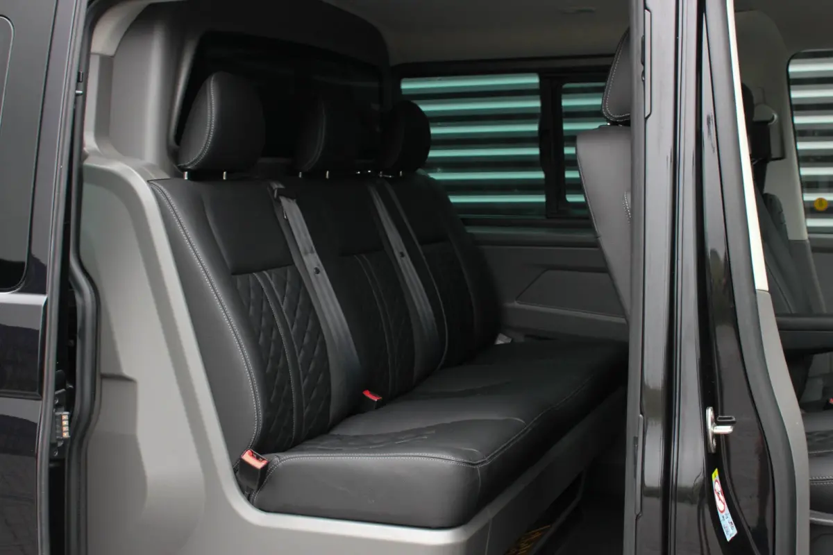 2.0 TDI L2H1 150PK BULLI DC DUBBEL CABINE / JB-EDITION / FULL OPTIONS / LEDER BEKLEDING / FULL BLACK/ APPLE