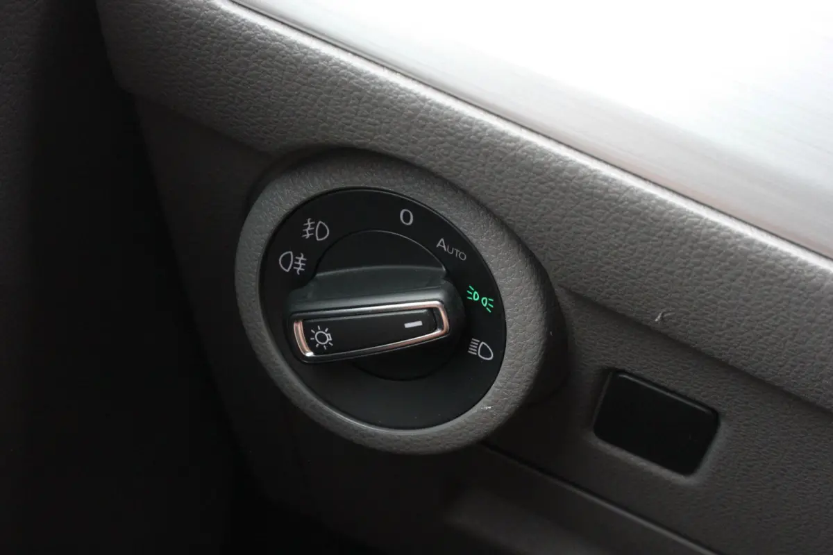 2.0 TDI L2H1 150PK BULLI DC DUBBEL CABINE / JB-EDITION / FULL OPTIONS / LEDER BEKLEDING / FULL BLACK/ APPLE