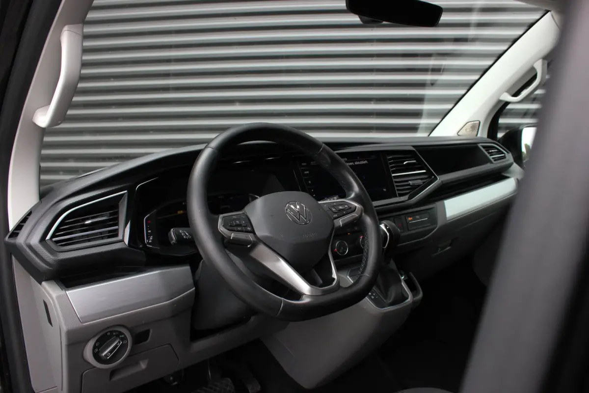 2.0 TDI L2H1 150PK BULLI DC DUBBEL CABINE / JB-EDITION / FULL OPTIONS / LEDER BEKLEDING / FULL BLACK/ APPLE