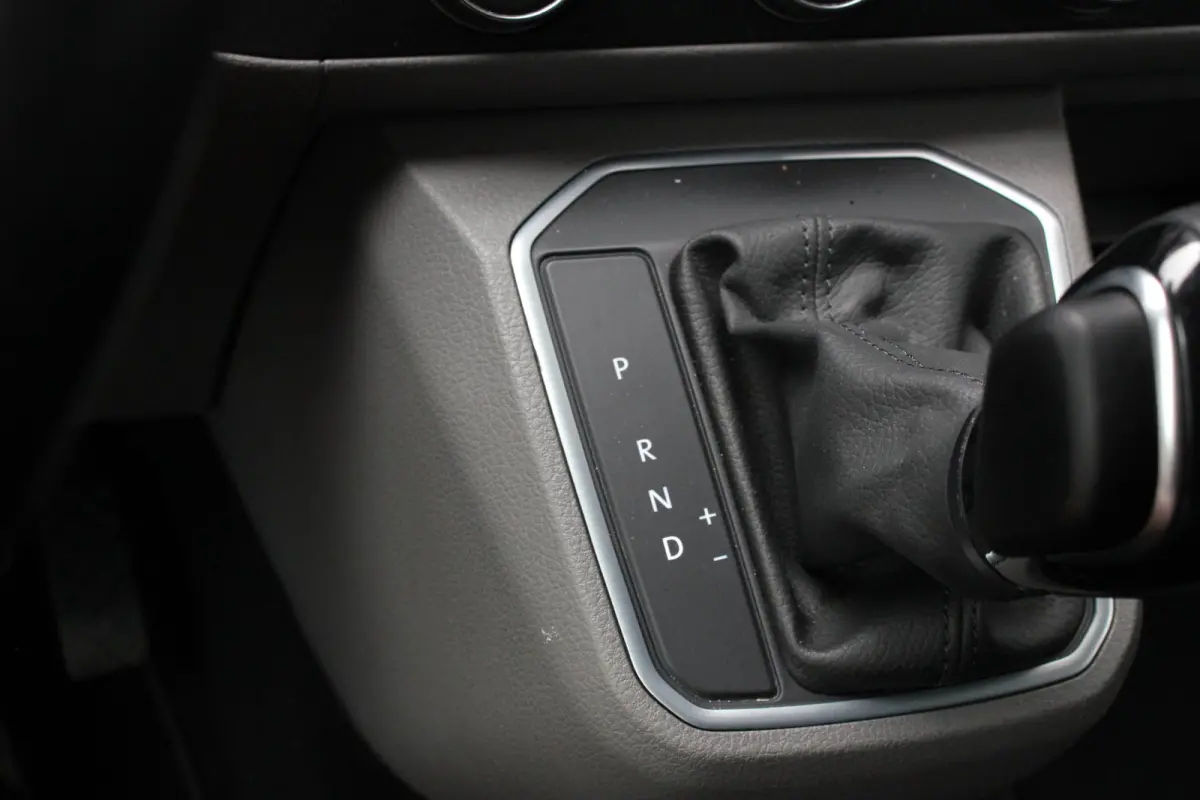 2.0 TDI L2H1 150PK BULLI DC DUBBEL CABINE / JB-EDITION / FULL OPTIONS / LEDER BEKLEDING / FULL BLACK/ APPLE