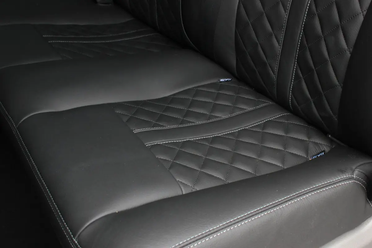 2.0 TDI L2H1 150PK BULLI DC DUBBEL CABINE / JB-EDITION / FULL OPTIONS / LEDER BEKLEDING / FULL BLACK/ APPLE