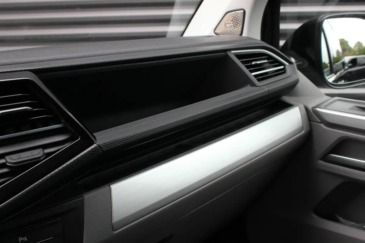 2.0 TDI L2H1 150PK BULLI DC DUBBEL CABINE / JB-EDITION / FULL OPTIONS / LEDER BEKLEDING / FULL BLACK/ APPLE