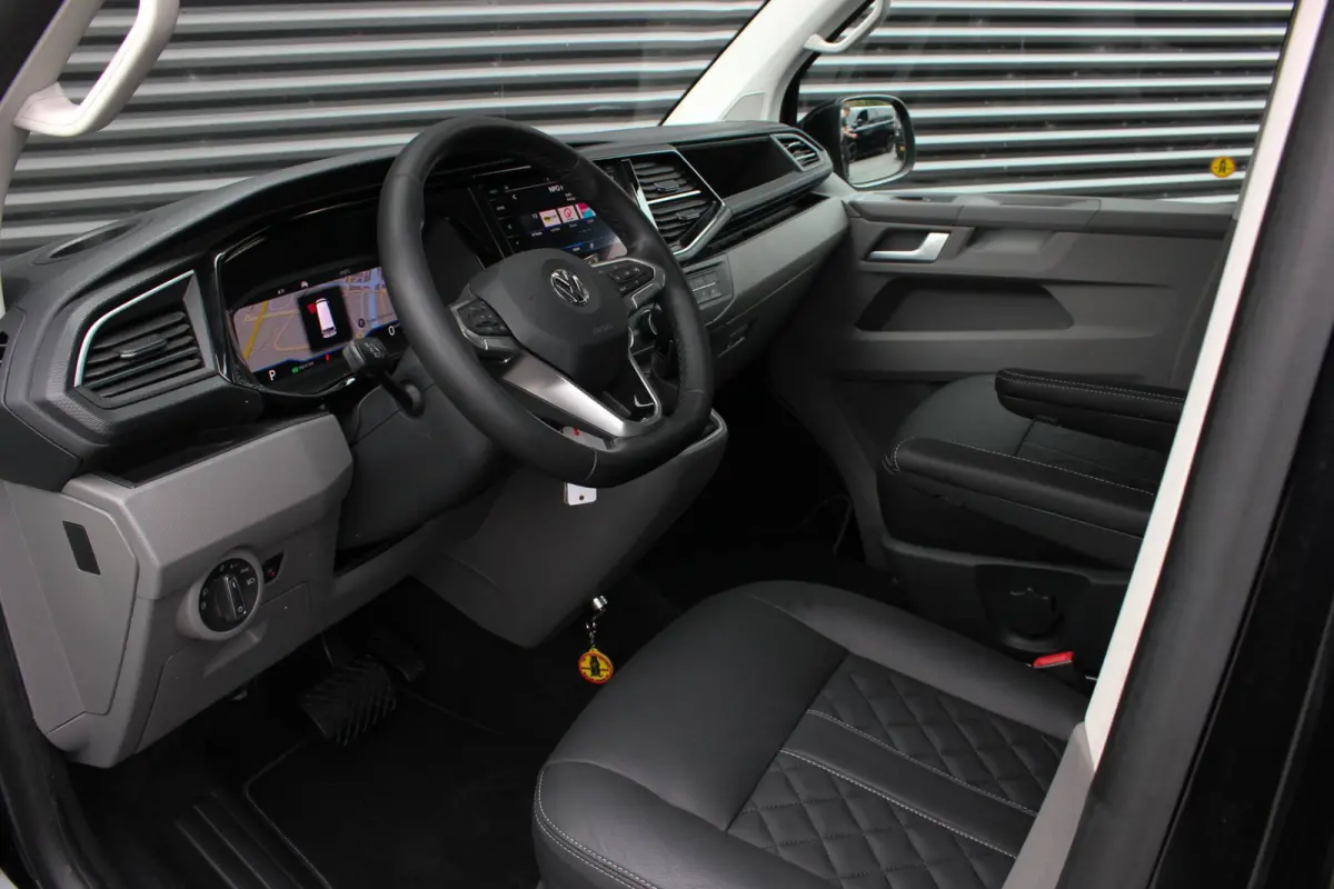 2.0 TDI L2H1 150PK BULLI DC DUBBEL CABINE / JB-EDITION / FULL OPTIONS / LEDER BEKLEDING / FULL BLACK/ APPLE