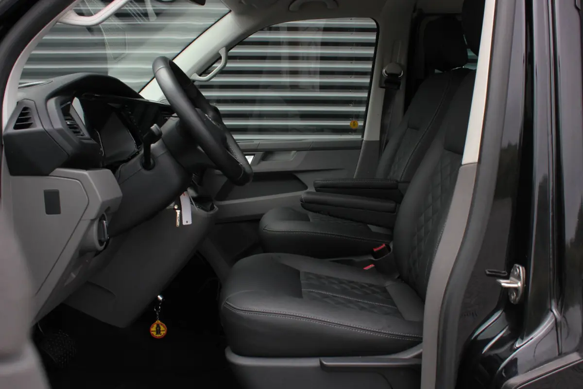 2.0 TDI L2H1 150PK BULLI DC DUBBEL CABINE / JB-EDITION / FULL OPTIONS / LEDER BEKLEDING / FULL BLACK/ APPLE