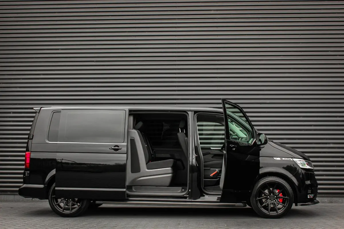 2.0 TDI L2H1 150PK BULLI DC DUBBEL CABINE / JB-EDITION / FULL OPTIONS / LEDER BEKLEDING / FULL BLACK/ APPLE