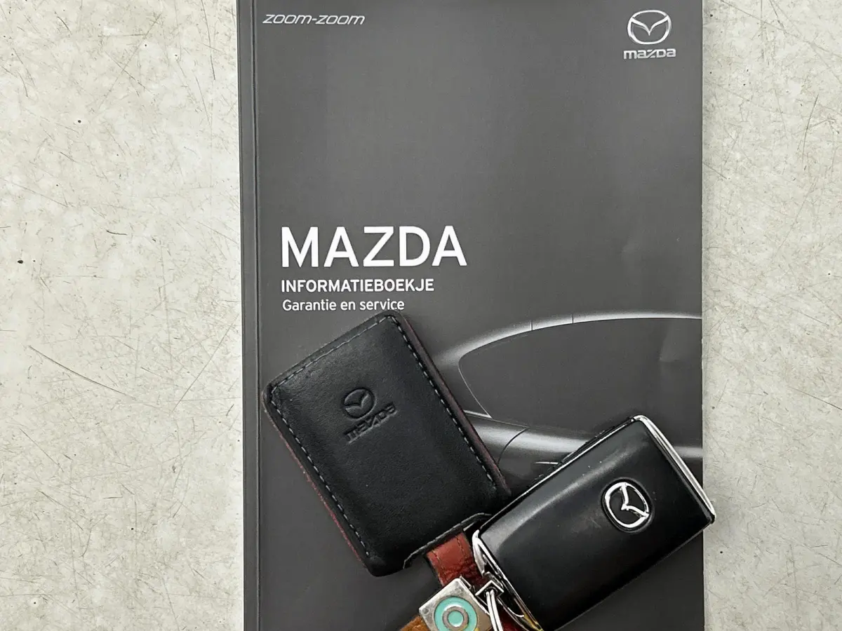 2.0 e-SkyActiv-X M Hybrid Luxury 185 PK Airco | Achteruitrij Camera | Stoelverwarming | Bluetooth | Cruise Control Adaptief | Dodehoekdetectie | Elektrisch Bedienbare Achterklep | Elektrisch