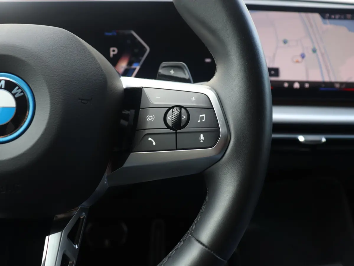 xDrive25e | M Sportpakket | Trekhaak | Getint Glas | Verwarmbare Voorstoelen | Apple Carplay | Camera | Sportstoelen | SOH 98% | 18'' LMV