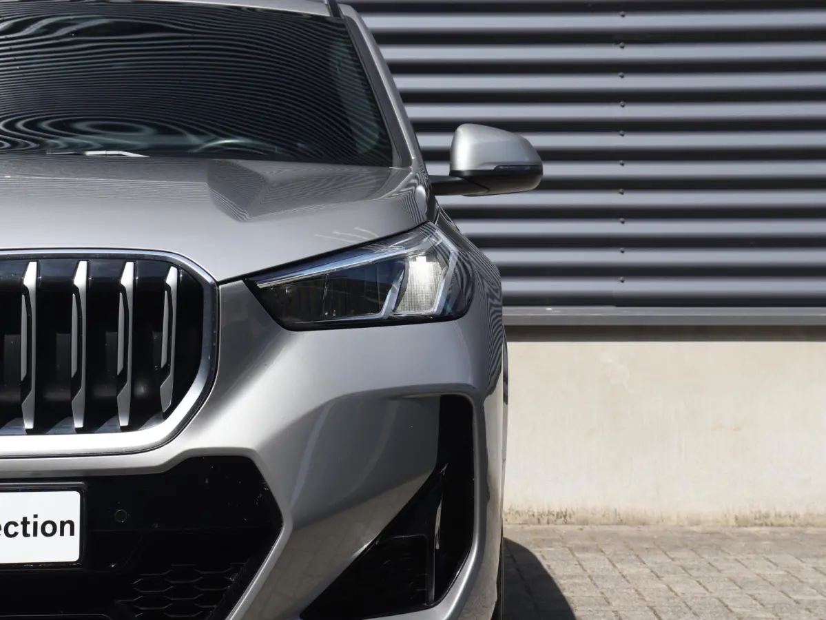 xDrive25e | M Sportpakket | Trekhaak | Getint Glas | Verwarmbare Voorstoelen | Apple Carplay | Camera | Sportstoelen | SOH 98% | 18'' LMV