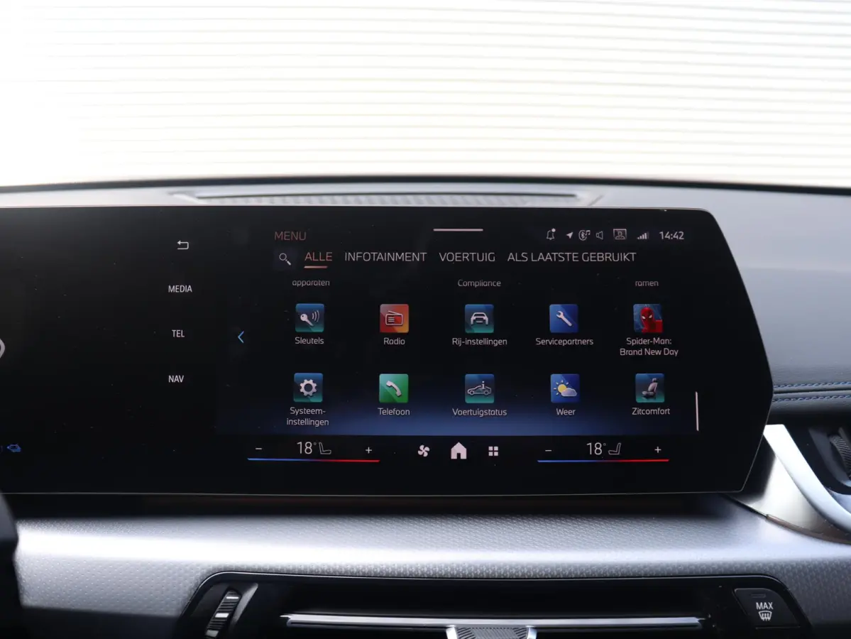 xDrive25e | M Sportpakket | Trekhaak | Getint Glas | Verwarmbare Voorstoelen | Apple Carplay | Camera | Sportstoelen | SOH 98% | 18'' LMV