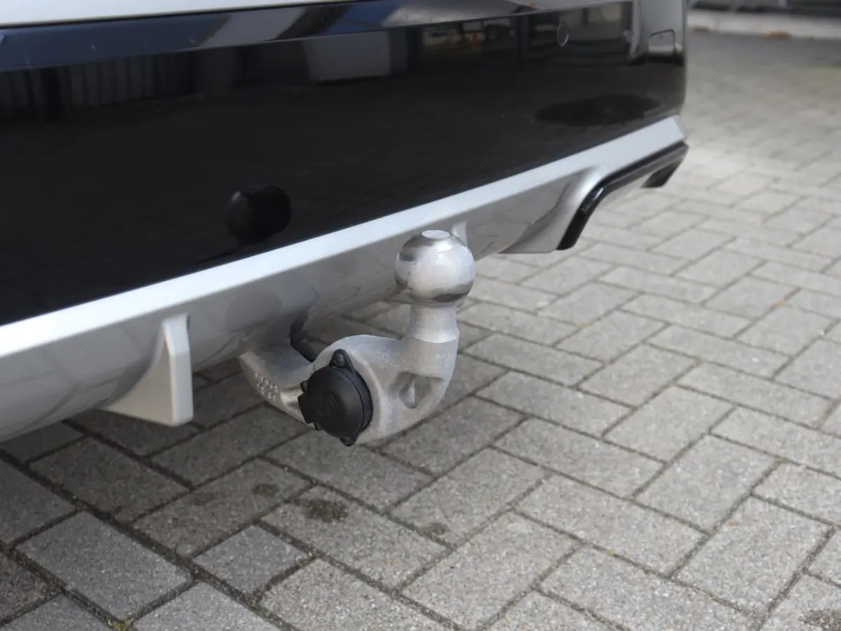 xDrive25e | M Sportpakket | Trekhaak | Getint Glas | Verwarmbare Voorstoelen | Apple Carplay | Camera | Sportstoelen | SOH 98% | 18'' LMV