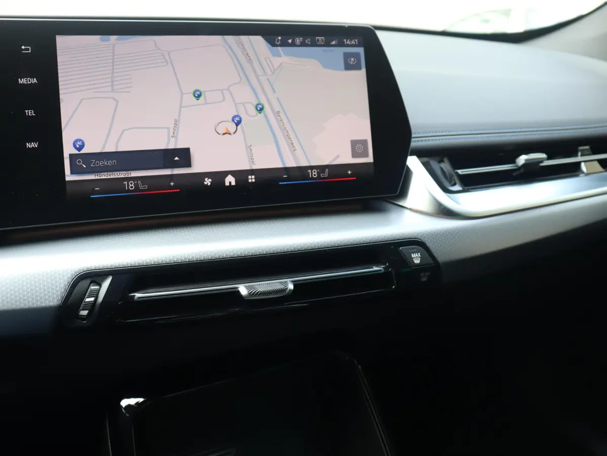 xDrive25e | M Sportpakket | Trekhaak | Getint Glas | Verwarmbare Voorstoelen | Apple Carplay | Camera | Sportstoelen | SOH 98% | 18'' LMV