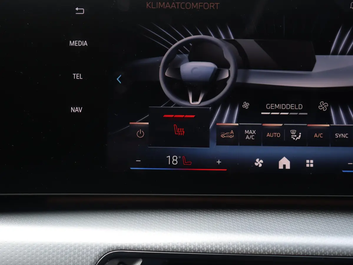 xDrive25e | M Sportpakket | Trekhaak | Getint Glas | Verwarmbare Voorstoelen | Apple Carplay | Camera | Sportstoelen | SOH 98% | 18'' LMV