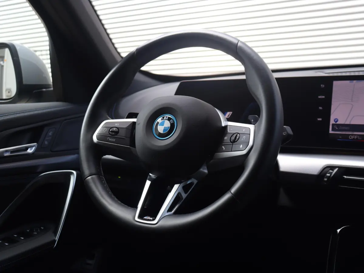 xDrive25e | M Sportpakket | Trekhaak | Getint Glas | Verwarmbare Voorstoelen | Apple Carplay | Camera | Sportstoelen | SOH 98% | 18'' LMV