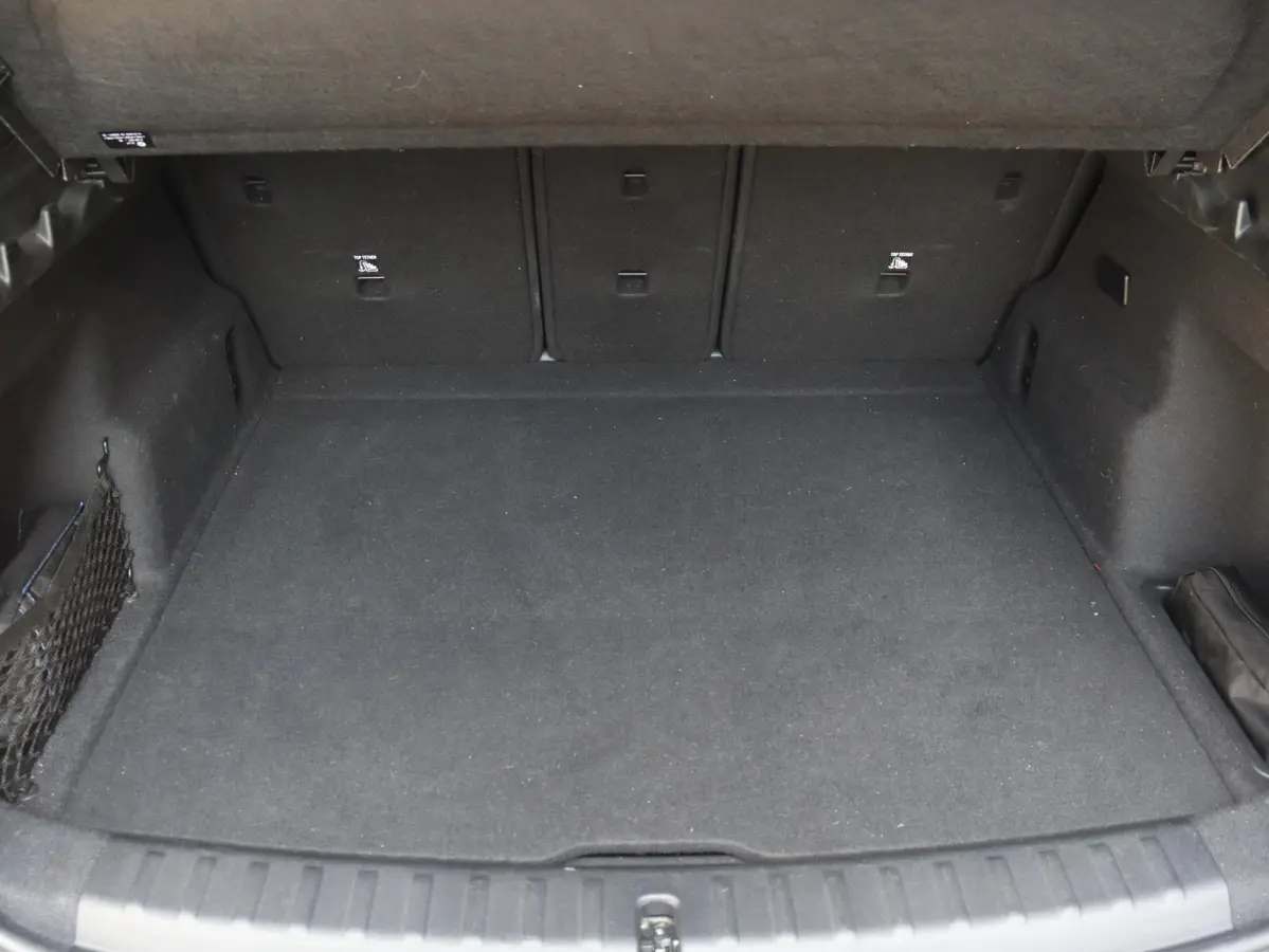 xDrive25e | M Sportpakket | Trekhaak | Getint Glas | Verwarmbare Voorstoelen | Apple Carplay | Camera | Sportstoelen | SOH 98% | 18'' LMV