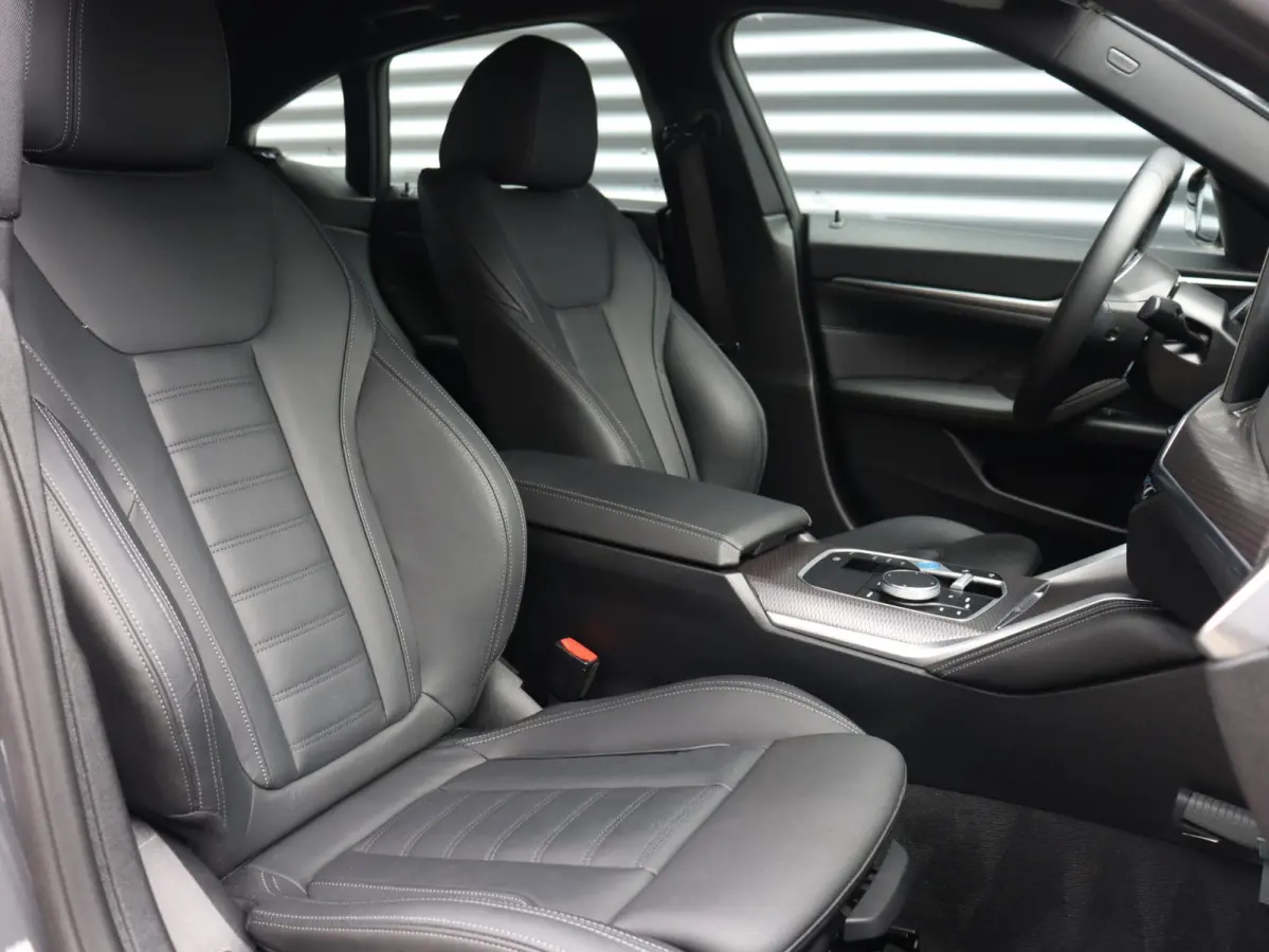 eDrive35 | High Executive | M Sportpakket | Head-Up | Trekhaak | Camera | Hi-Fi | Voorstoelen Verwarmd | SOH 100% | 18'' LMV