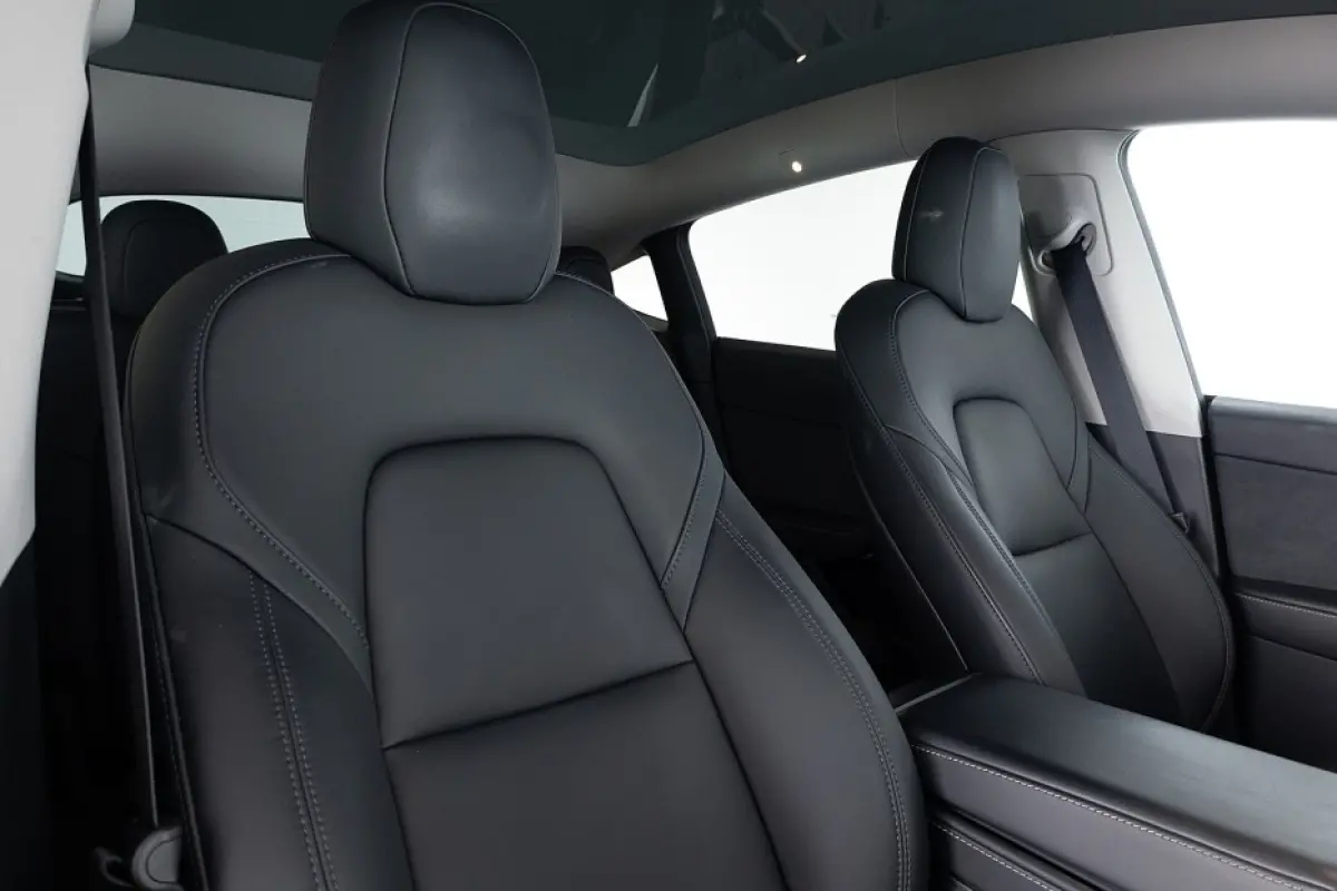 Long Range AWD 75 kWh | BLACK | 20 INCH | PANORAMADAK | LEDER