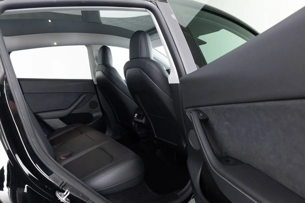 Long Range AWD 75 kWh | BLACK | 20 INCH | PANORAMADAK | LEDER