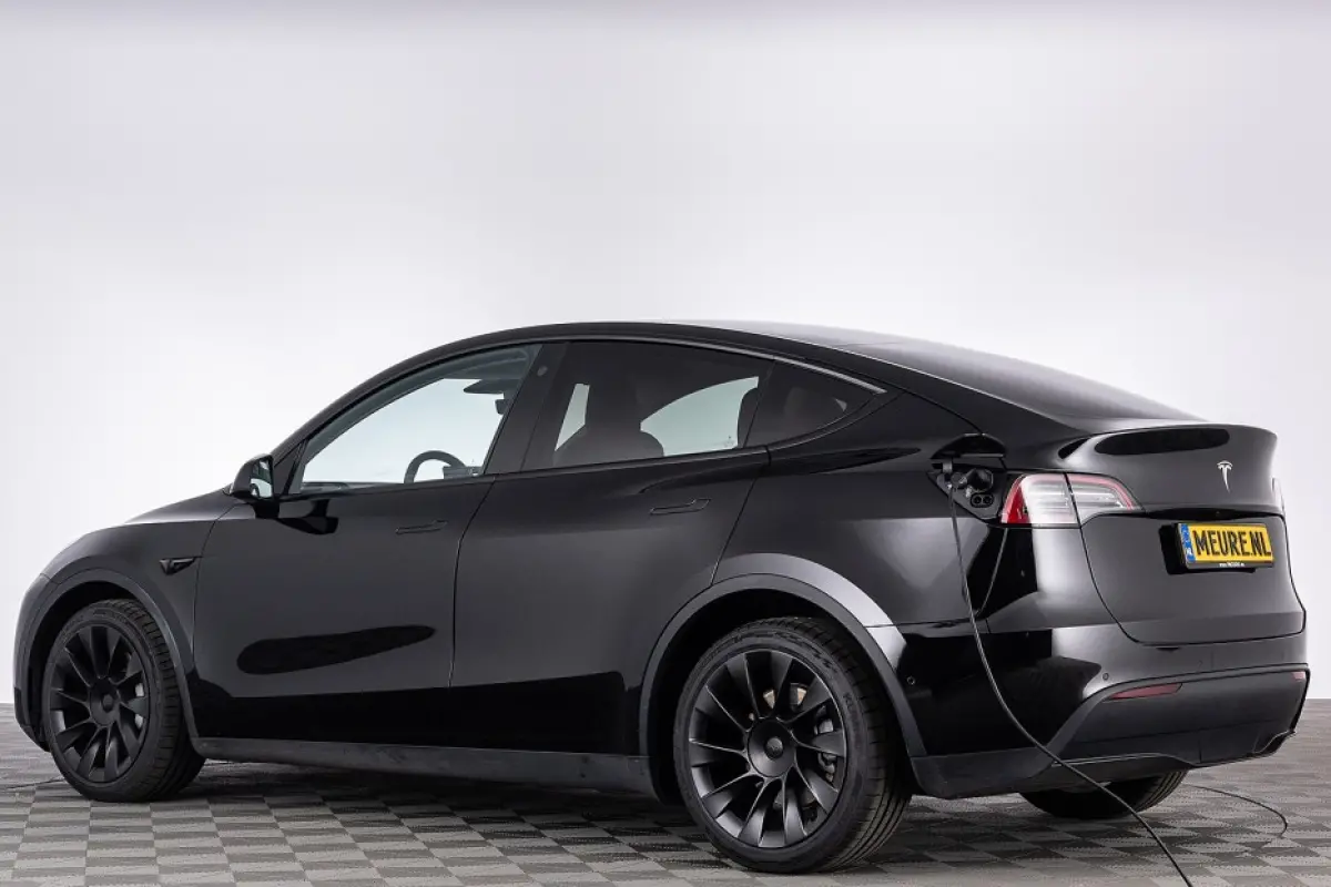 Long Range AWD 75 kWh | BLACK | 20 INCH | PANORAMADAK | LEDER