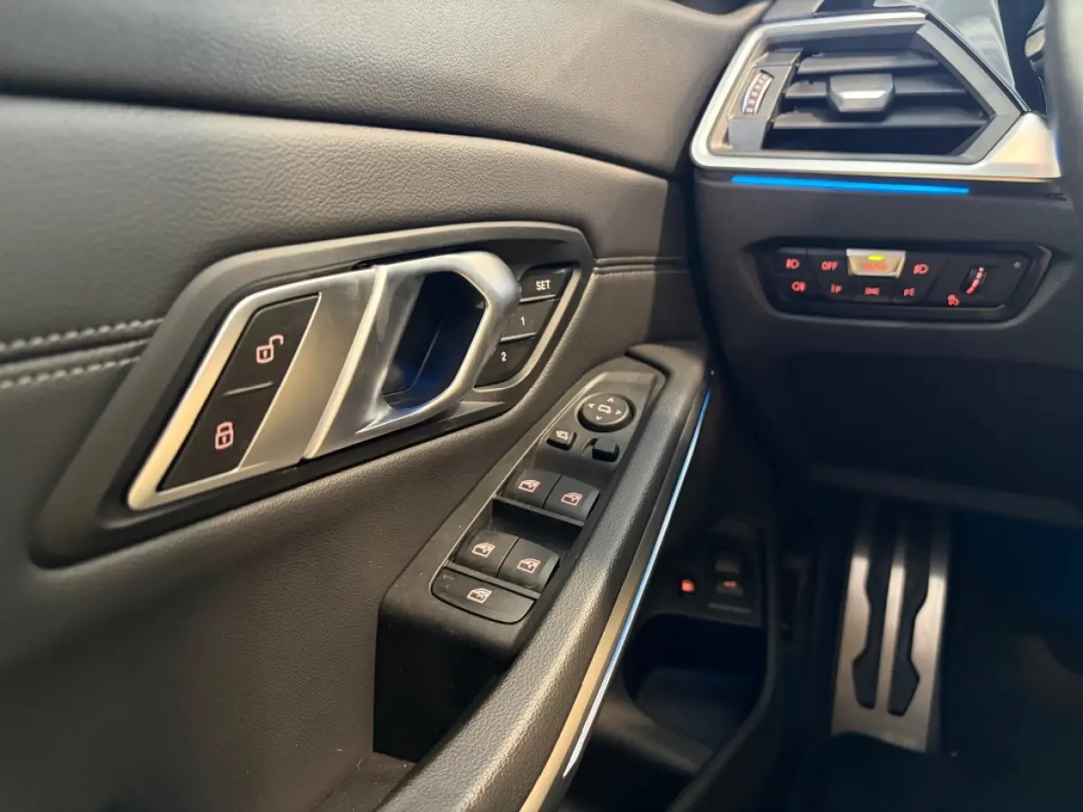330e xDrive M Sport Pano Laserlicht HUD Camera Sfeerlicht Trekhaak
