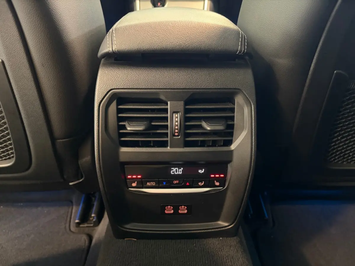 330e xDrive M Sport Pano Laserlicht HUD Camera Sfeerlicht Trekhaak