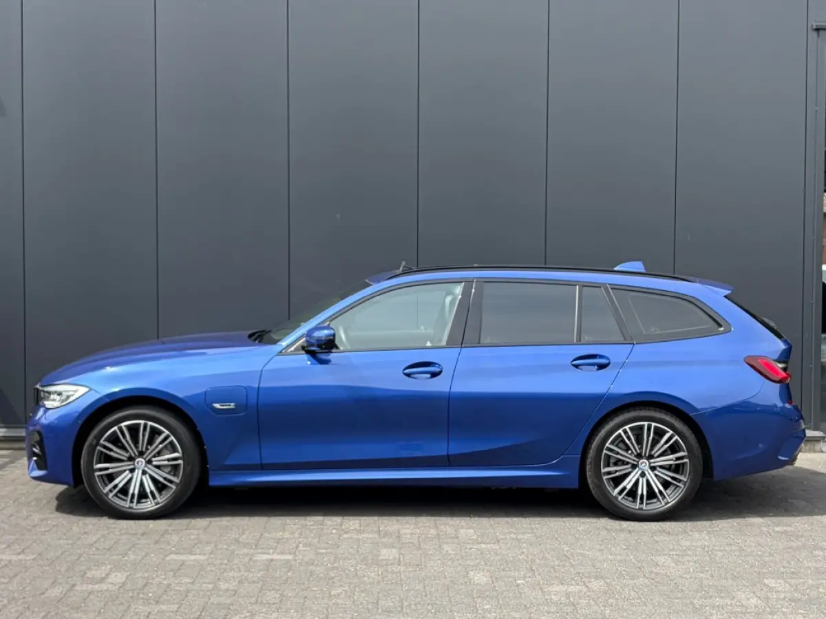 330e xDrive M Sport Pano Laserlicht HUD Camera Sfeerlicht Trekhaak