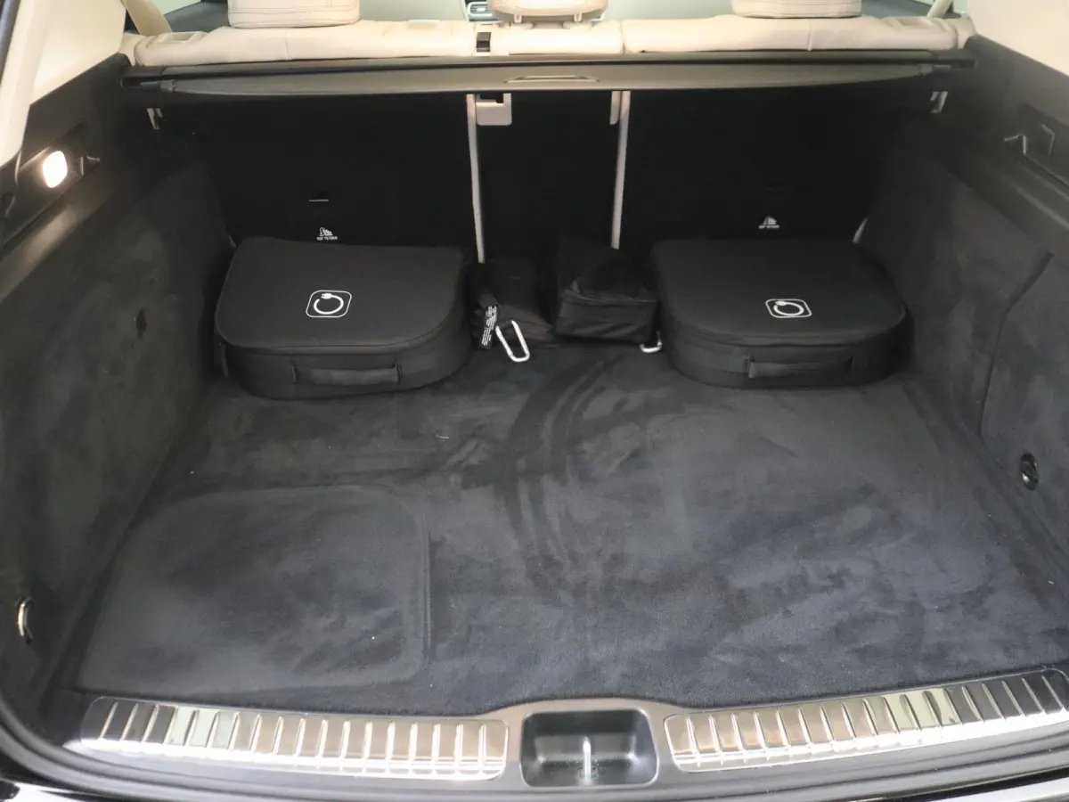 400 e 4MATIC AMG Line / Panoramadak/ 22 inch/ Night/ Burmester/ AIRMATIC/ Memory/ Beige interieur
