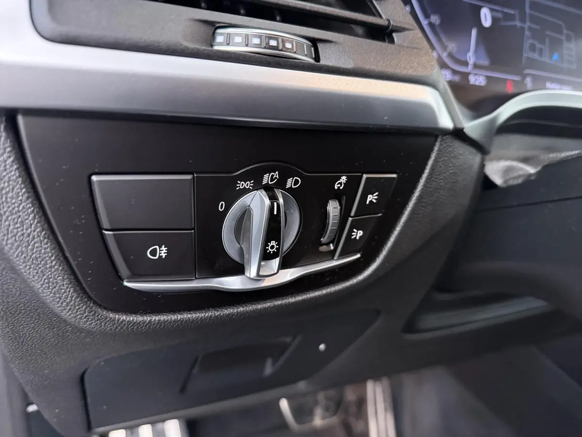 xDrive30e Business Edition Plus | Plug-in Hybride | Panoramadak | Leder | Stoelverwarming |
