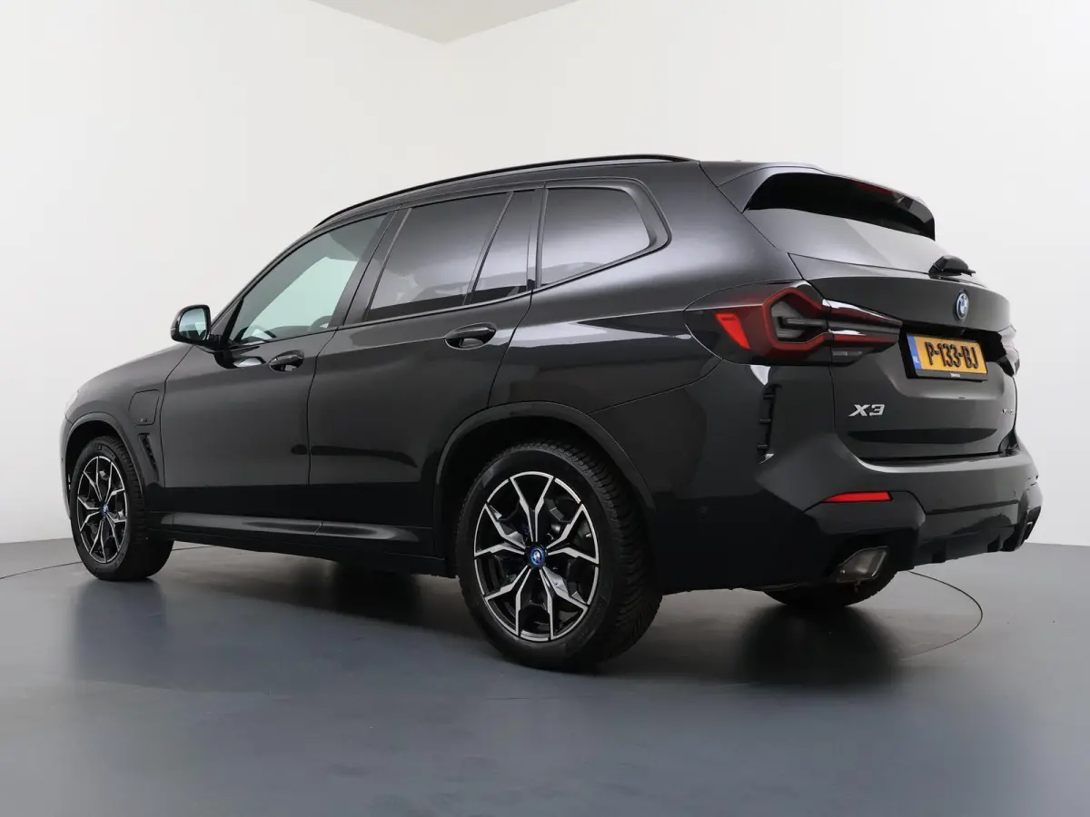 xDrive30e Business Edition Plus | Plug-in Hybride | Panoramadak | Leder | Stoelverwarming |