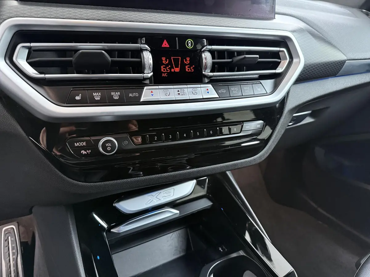 xDrive30e Business Edition Plus | Plug-in Hybride | Panoramadak | Leder | Stoelverwarming |