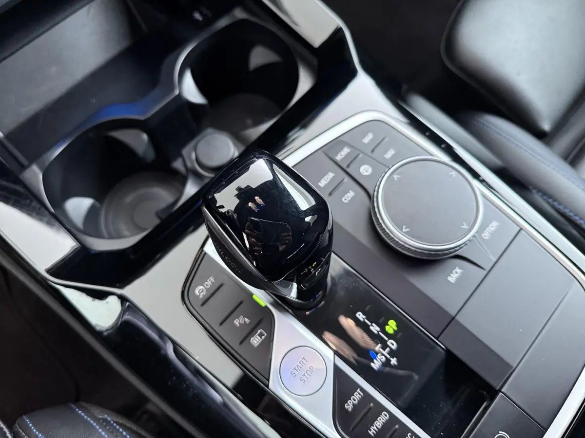 xDrive30e Business Edition Plus | Plug-in Hybride | Panoramadak | Leder | Stoelverwarming |