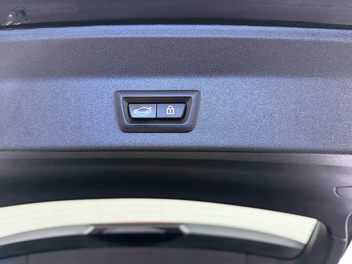 xDrive30e Business Edition Plus | Plug-in Hybride | Panoramadak | Leder | Stoelverwarming |