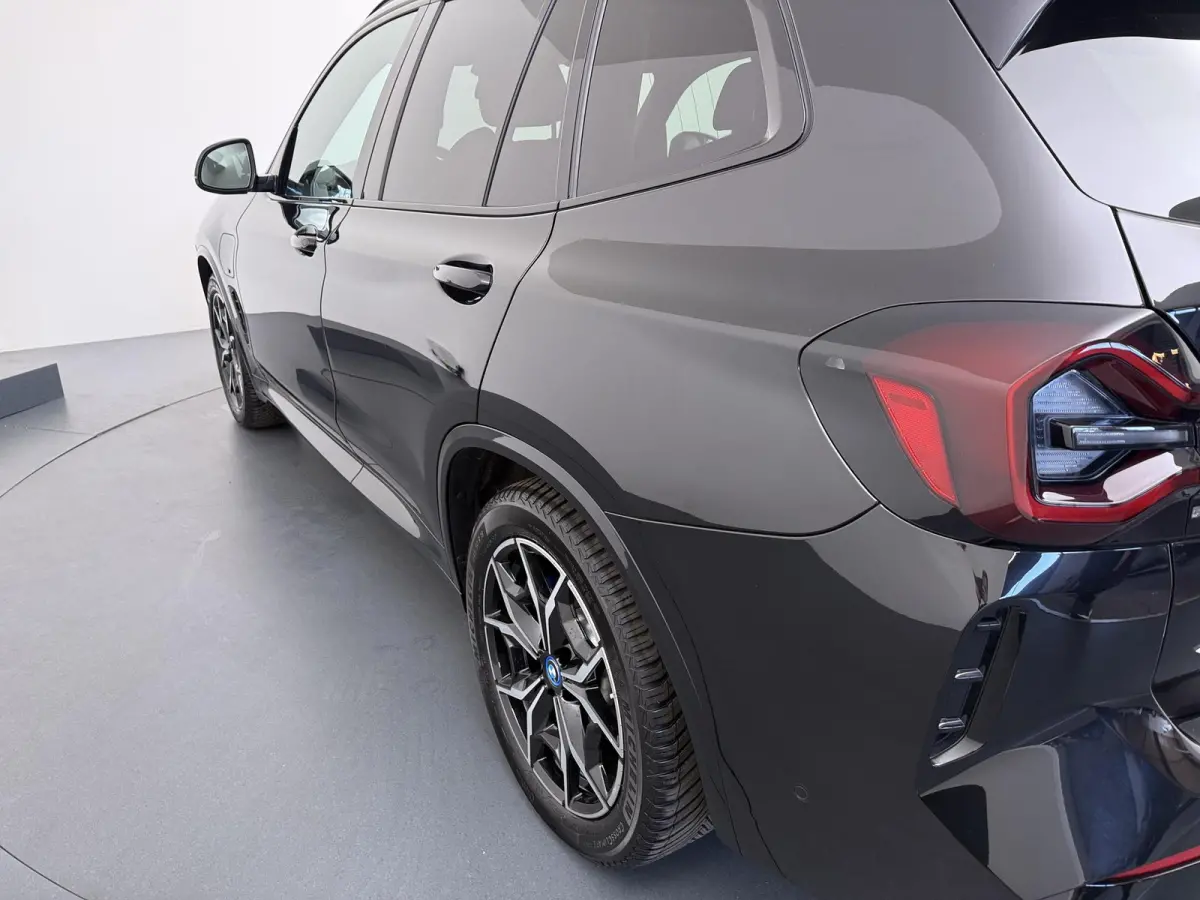 xDrive30e Business Edition Plus | Plug-in Hybride | Panoramadak | Leder | Stoelverwarming |