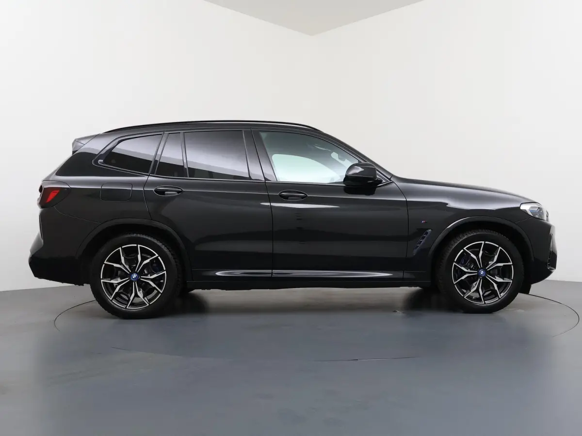 xDrive30e Business Edition Plus | Plug-in Hybride | Panoramadak | Leder | Stoelverwarming |