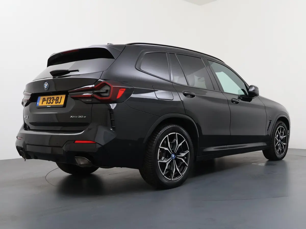 xDrive30e Business Edition Plus | Plug-in Hybride | Panoramadak | Leder | Stoelverwarming |