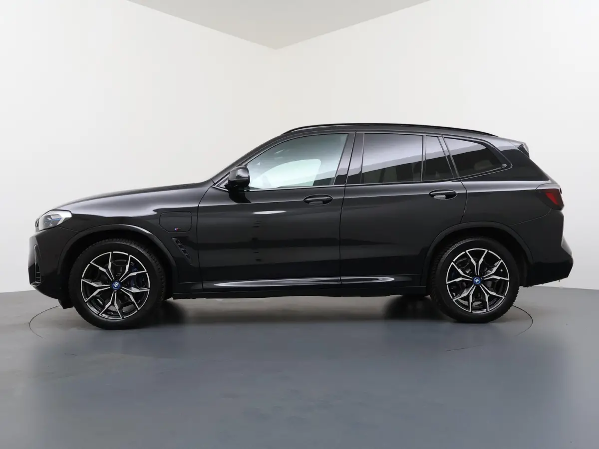 xDrive30e Business Edition Plus | Plug-in Hybride | Panoramadak | Leder | Stoelverwarming |